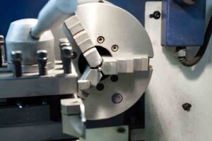 3-Jaw lathe chuck for workpiece holding