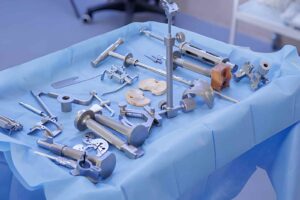 Knee arthroplasty instruments and prosthesis components