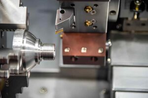 Turning machine cutting the thread at cone shape part